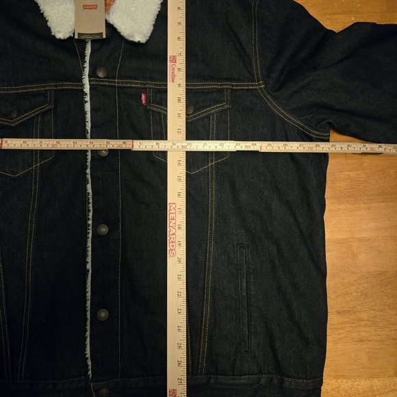 NWT Levi's Type III Sherpa Trucker Jacket in a dark wash denim. Mens 2xl - Picture 3 of 6